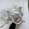 Bolsa feminina da moda deste ano 2026 nova bolsa plissada tipo nuvem de nicho estilo francês com toque de luxo, bolsa transversal versátil com corrente