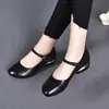 Sapatos femininos de couro macio com bico redondo 2026 novo estilo primavera e outono sapatos Mary Jane baixos com sola macia e uma tira, sapatos de couro de salto baixo para primavera e outono