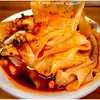 Lanche Típico Local de Guizhou: Macarrão de Arroz Frio, Macarrão Rolado Artesanal, Pronto para Comer, Macarrão Cortado, Macarrão Frio Misturado com Tempero