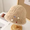 Novo Chapéu de Pescador com Botão de Cordeiro de Pelúcia 2025 para Mulheres no Outono e Inverno, Versátil, Quente e à Prova de Frio, Chapéu Bucket da Moda