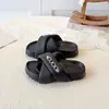 Sandálias Infantis 2026 Verão Novo Estilo Sandálias Rasteirinhas com Tiras Cruzadas Estilo Chanel para Meninas