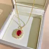 Collar de acero de titanio con colgante serie rubí de producto nuevo transfronterizo para mujer, cadena de clavícula de encaje moderna y de alta gama, joyería de lujo ligero