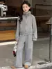 Conjunto Casual com Forro de Fleece para Meninas Outono Inverno 2026 Novo Estilo Jaqueta Estilosa com Gola de Pelo Calça de Perna Larga Conjunto de Duas Peças de Inverno