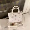 Bolso Cubo Estilo Japonés y Coreano con Estampado de Dibujos Animados para Mujer 2026 Nueva Moda Bolso de Hombro Cruzado Versátil para Viajes Casuales