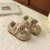 Tênis de treino alemães para meninas, sapatos de princesa infantis da moda, novos sapatos casuais de sola macia para primavera e outono de 2026 para meninas, tênis para bebês