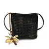 Bolso de mano pequeño exquisito y moderno para mujer, nuevo y popular bolso de cubo tejido de moda 2026, bolso cruzado versátil para el trabajo