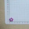 Nueva Serie de Flores de Cinco Pétalos Coloridas de Flor de Durazno Accesorios de Resina para Manualidades con Pegamento de Crema, Pinzas para el Cabello, Fundas para Teléfono y Zuecos