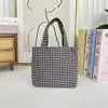 Nova bolsa pequena de xadrez, grande capacidade, bolsa térmica para marmita espessa, simples e artística, adequada para o uso diário de estudantes, bolsa de pano de mão