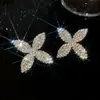 Brincos de Tarraxa Flor de Diamante Brilhante Estilo Coreano 2026 Novo Item Quente Toque de Luxo Brincos Femininos Únicos Bonitos Super Bonitos Acessórios de Brincos