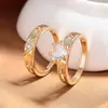 Conjunto de anillos de moda, anillos de pareja huecos con incrustaciones de circonita de lujo ligero europeo y americano, anillos de boda