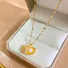 Colar de concha de pérola com design fresco estilo floresta para mulheres, corrente para clavícula totalmente cravejada com diamantes, corrente para pescoço simples de alta qualidade, luxo leve