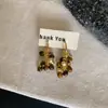 Pendientes Dorados Retro Otoño e Invierno para Mujer, Lujo Ligero, Gama Alta, Pendientes Elegantes, Diseño de Nicho, Pendientes de Año Nuevo