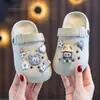 Pantuflas Labubu, de verano para mujer, caricatura linda, antideslizantes, para interior, baño, suela gruesa, estilo padre-hijo