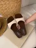 Chinelos de Salto Anabela Estilo Francês para Mulheres Verão 2026 Outdoor Retrô Versátil Bico Quadrado Sandálias Estilo Francês de 3cm