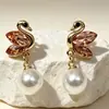 Brincos de pérola elegantes e requintados, design moderno e estiloso, brincos de nicho, novos brincos de cisne