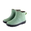 Botas de chuva da moda de cano baixo para mulheres, sapatos casuais de borracha impermeáveis para adultos, sapatos curtos antiderrapantes para cozinha, sapatos de água para trabalho de verão em lavagem de carro para mulheres
