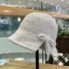 Sombrero de pescador de cubo cálido y moderno para mujer Otoño e Invierno 2025, Elegante y Adelgazante para la Cara, Estilo Coreano Color Sólido con Lazo Dividido