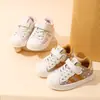 Tênis Shell-Toe para Meninos e Meninas 2026 Outono Novo Estilo Sapatos Brancos Versáteis para Meninas e Meninos, Adequados para Crianças Pequenas