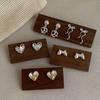 Pendientes minimalistas de plata Viento Frío Amor Inteligente para Mujer, Aguja de Plata, Nicho, Exquisitos, Huecos, Lazo, Pendientes de Alta Gama