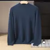 Nova blusa de base de tricô de cashmere para outono e inverno, moderna e macia, adequada para negócios e deslocamento, cor sólida, gola semimang alta, quente para homens