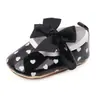 Zapatos de princesa para niña de primavera y otoño, suela blanda, suela de goma antideslizante, zapatos lindos de lunares para bebé de 0 a 1 año, venta al por mayor BH3103