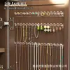 Organizador de Joyería Colgante para Detrás de la Puerta del Gabinete del Espejo, Colgador de Pared Anti-Enredo para Collares, Pulseras y Aretes, No Requiere Taladro