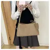 Bolsa de um ombro feminina 2026 verão novo estilo bolsa tote de grande capacidade para férias na praia bolsa tecida artesanalmente com toque de nicho de alta qualidade
