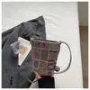 Bolso Mini Cubo de Verano de Alto Estilo Lindo para Mujer 2026 Nuevo Modelo Nuevo Estilo Chino Bordado Bolso Cruzado para Teléfono