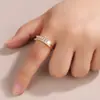 Anillo Abierto de Estilo Hip-Hop Europeo y Americano Transfronterizo de Aliexpress, Chapado en Cobre y Oro Personalizado, Microincrustado con Circonita, Anillo de Lujo Ligero con Diamante Cuadrado