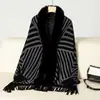 Nuevo Chal de Punto con Rayas y Borlas de Moda Otoño e Invierno Europeo y Americano Capa Poncho Versátil Bufanda Suéter para Mujer