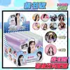 Zhao Lusi Sorteio Cego Duplo Flash Broche Insígnia 75mm Periférico de Celebridade Pequeno Presente Inclui Capa Protetora para Insígnia