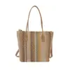 Bolso cubo tejido de paja de nicho al por mayor para mujer, nuevo estilo verano 2026, con bloques de color, bolso de hombro de lujo ligero, bolso cruzado versátil