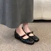 Sapatilha Mary Jane Patchwork Camélia Couro de Ovelha Estilo Francês Altura Aumentada Petite Inspirada na Chanel Sapatilhas de Primavera para Mulheres 2026 Novo Modelo