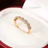 Comercio exterior transfronterizo nuevo diseño de moda europeo y americano nicho estilo de corte incrustado circonita colorida lujo anillo elegante
