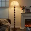 Lámpara de pie estilo vintage, luz decorativa de ambiente para el lateral del sofá de la sala de estar retro, lámpara de noche de alta gama, iluminación Zhongshan L138