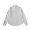 Yidao Vintage Otoño 2026 Nueva Colección: Camisa retro de estilo japonés con bolsillo de parche, color liso minimalista, corte holgado, manga larga para hombre, adecuada para el trabajo
