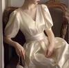 Vestido branco-creme acetinado com decote em V Verão Feminino Dogsome e Atmosférico Cintura Justa Emagrecimento Saia Francesa para Ocasião Formal