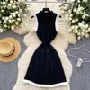 Vestido de punto sin mangas de nicho de alta gama para mujer, verano, vintage, cintura ajustada, adelgazante, costuras de color contrastante, vestido tipo chaleco plisado