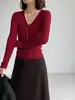 Camiseta base de punto para mujer Jiangzuo, corte ajustado, cuello en V, con textura de canalé fino, top de manga larga simple y versátil 2057
