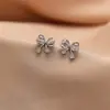 Pendientes de Plata de Ley S925 con Forma de Lazo y Circonita Estilo Coreano Dulces y Suaves Reductores de Edad Pequeños Exquisitos Simples Versátiles para Mujer
