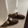 Chinelos Mula com Biqueira de Couro para Mulheres, Chinelos Quentes de Pelo de Coelho, Novos Chinelos Meio Fechados com Fivela Prateada e Biqueira Redonda para Outono e Inverno para Mulheres, Tamanho 40