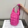 Bolso Pequeño Cuadrado Nuevo para Exteriores Transfronterizo, Bolsa de Algodón Rellena para Botella de Agua, Bolso Cruzado Deportivo Versátil, Bolso para Teléfono con Ranura para Tarjeta de Hombro Único para Mujer