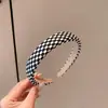 Diadema Accesorio para el Cabello con Patrón de Tablero de Ajedrez Blanco y Negro, Diadema Pinza para el Cabello de Esponja Elevador de Altura Estilo Retro de Hong Kong con Lunares Simple de Ala Ancha para Viajeros