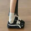 Zapatos Casuales de Mujer Bordados Estrella Nueva Primavera y Otoño Tenis Planos Versátiles para Estudiantes en Esquema de Color Blanco y Negro