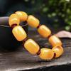 Optimizado cera de abeja vieja aceite de pollo amarillo color bonito pulsera de cuentas de barril ámbar piedra en bruto pulido atmósfera pulsera para amantes