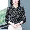 Verano 2024 Nueva camisa estampada de manga de siete puntos que reduce la edad Elegante talla grande Elegante para desplazamientos diarios Camisa pequeña de cuello alto fino de moda