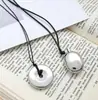 Collar con Cordón de Cuero y Botella de Agua Estilo Europeo y Americano para Mujer, Colgante de Diseño de Nicho, Collar Largo de Suéter de Lujo Ligero de Alta Gama para Viajes