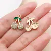 Pingente de Cereja com Strass Base Dourada Coração de Diamante Vermelho Pingente de Cereja Acessórios para Brinco Pulseira Chaveiro DIY Venda por Atacado