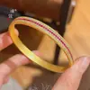 Pulsera de Oro Brillante de 24 Quilates con Tres Filas de Diamantes y Rosa Roja Centelleante, con Acabado de Alta Gama y Diseño de Broche para Mujer, Mismo Estilo que la Tienda de Oro Puzuo