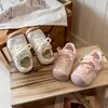 Tênis Esportivo Infantil da Moda 2026 Novidades de Verão Sapatos Casuais Respiráveis Vazados para Meninas para Crianças Pequenas e Crianças Jovens Tênis de Treino Outdoor Alemão